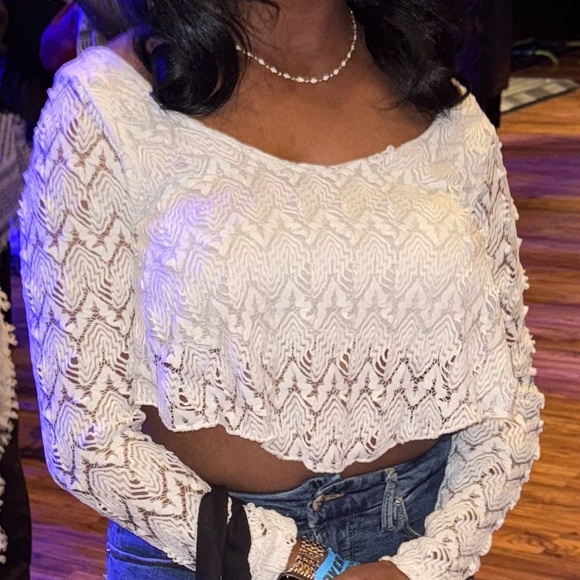 Charlotte Russe Tops - White Lace flag triangle point long sleeved crop Bollywood blouse fall winter